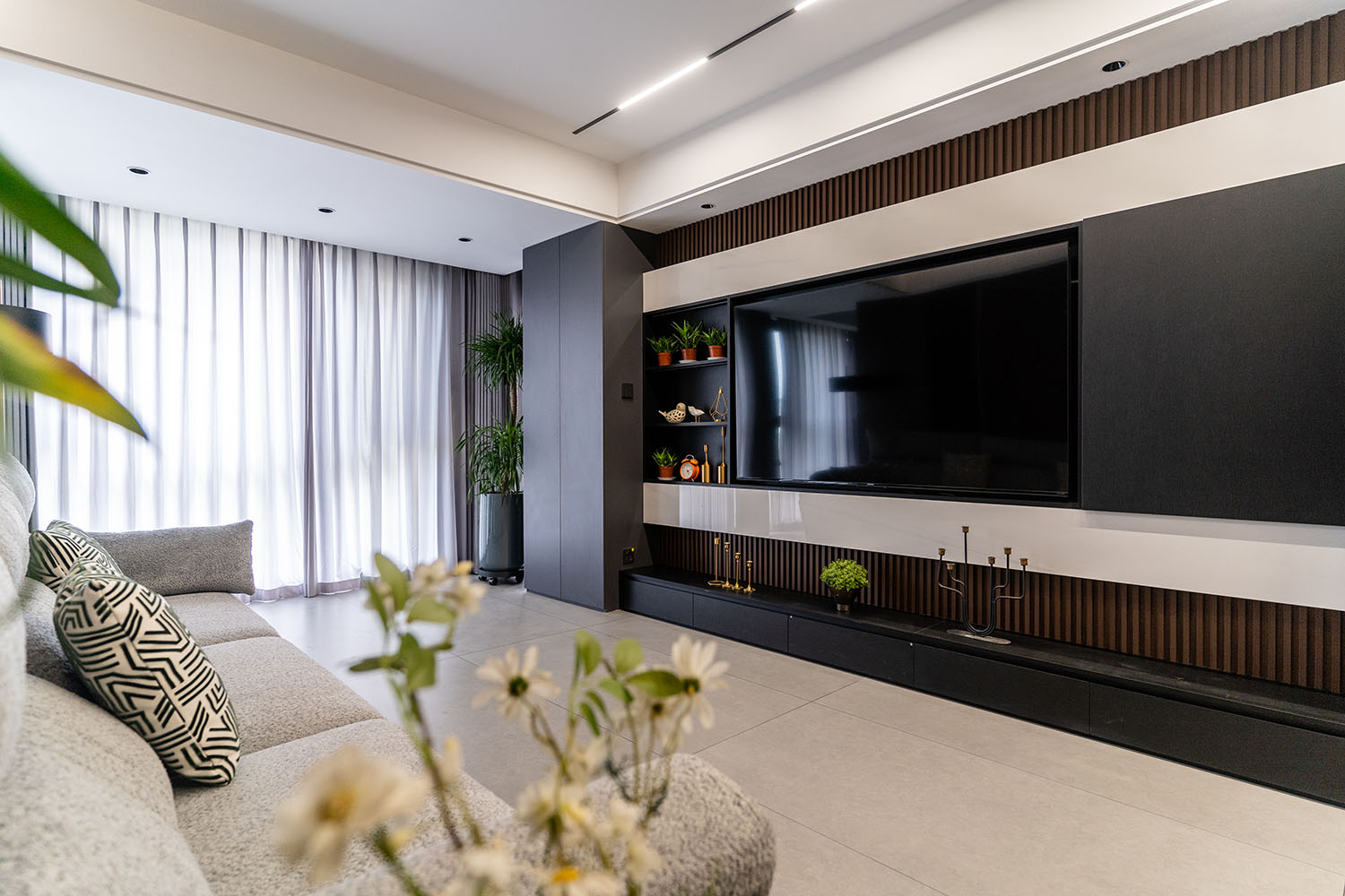 株洲綠地2號110平意式輕奢風(fēng)格裝修實(shí)景