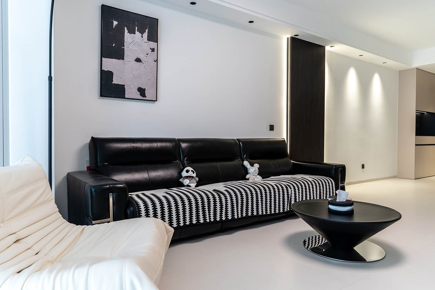 株洲建發(fā)央著128平現(xiàn)代極簡(jiǎn)裝修實(shí)景